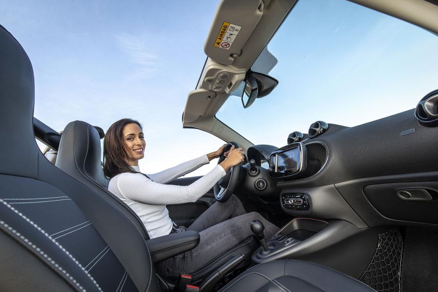 Интерьер Smart EQ ForTwo Prime Cabrio (A453) 2020 года  (WW) (фото 34 из 82)